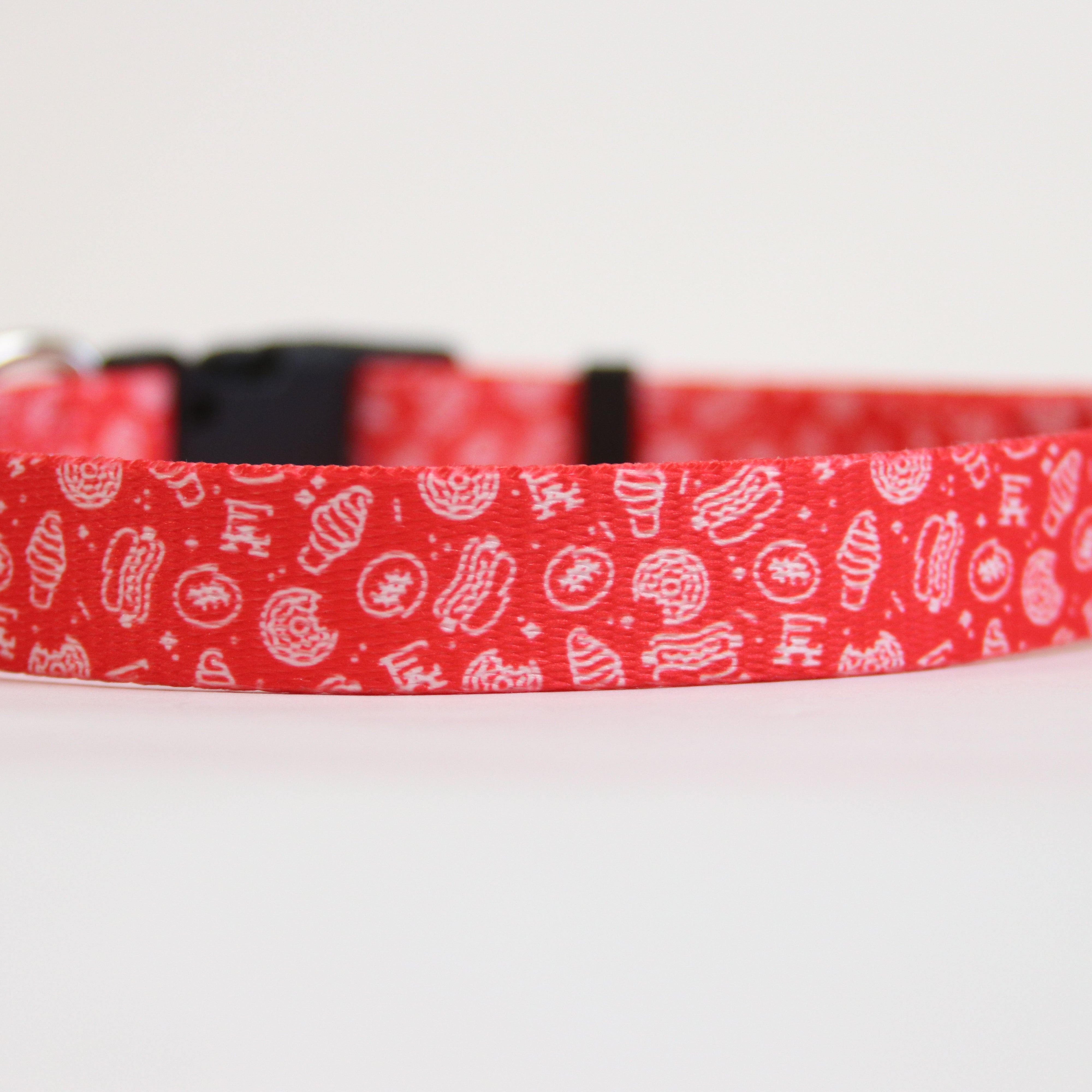 Erie Treats Pet Collar